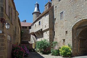 Saint-Benoît-du-Sault : Un voyage médiéval au cœur du Berry Saint-Benoît-du-Sault